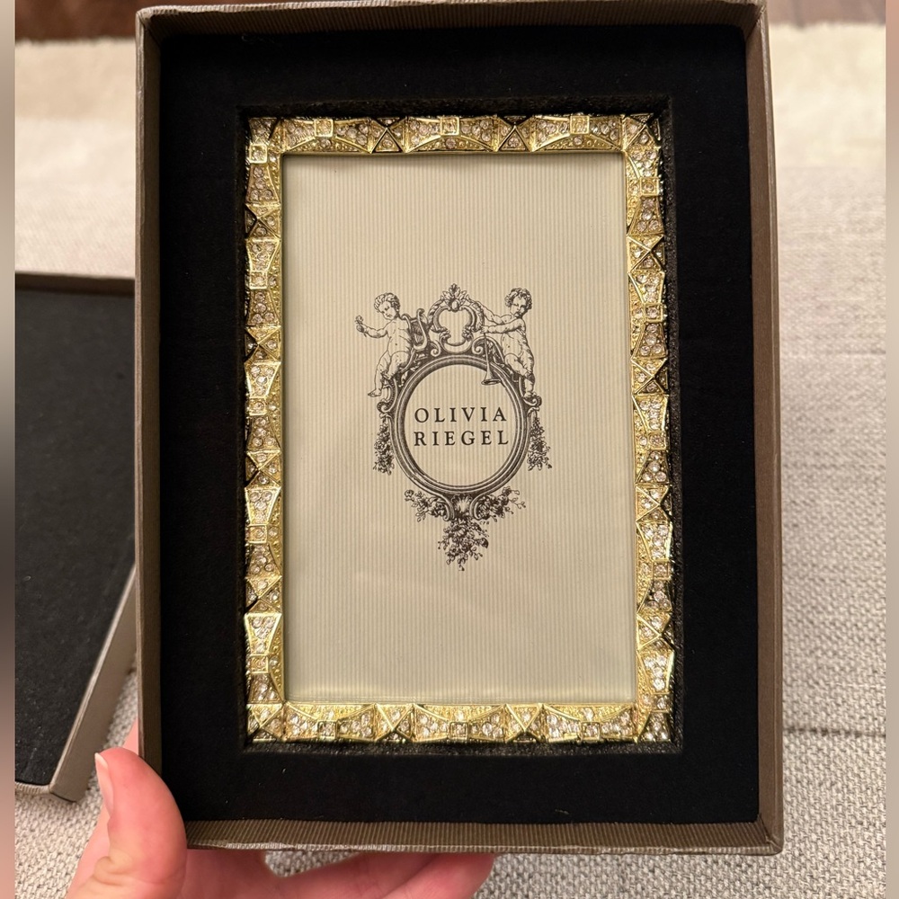 Olivia Riegel Remy Frame